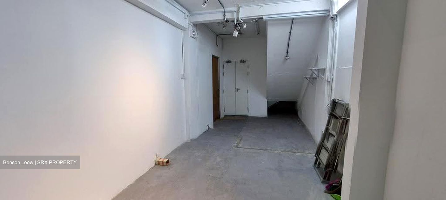 Rumah Tinggi View (D3), Shop House #639823301